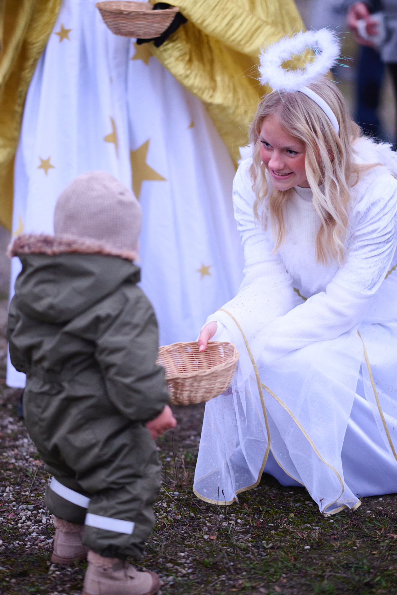 Engerl mit kleinen Überraschungen für Kinder